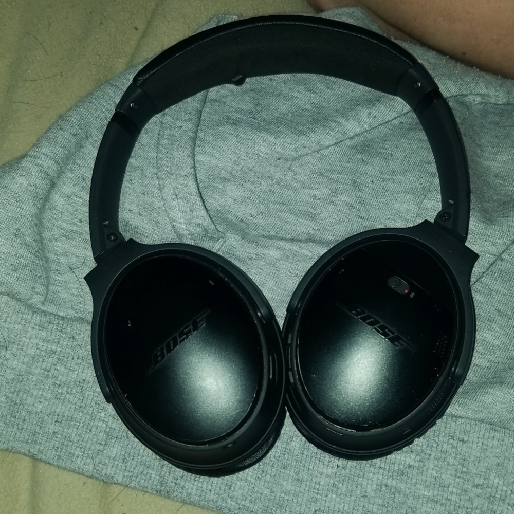 Bose Quietcomfort 35 Noise Cancelling Blurtooth headphones